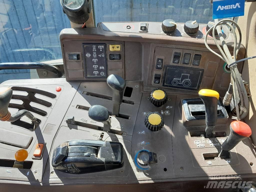 John Deere 6610 Трактори