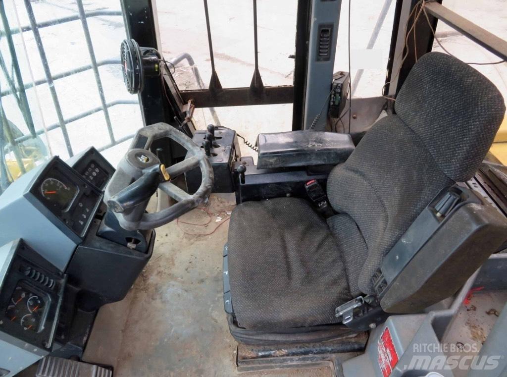 CAT 972 G Колесни товарачи