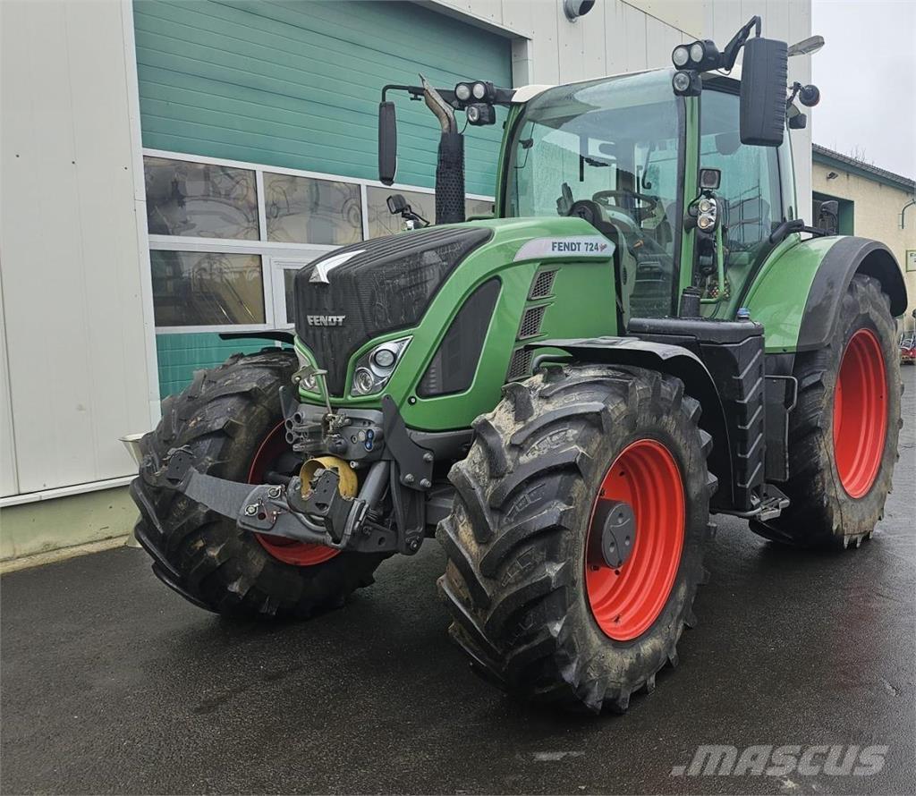 Fendt 724 Vario Трактори