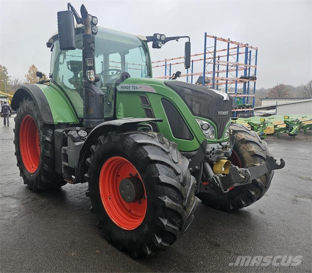 Fendt 724 Vario Трактори