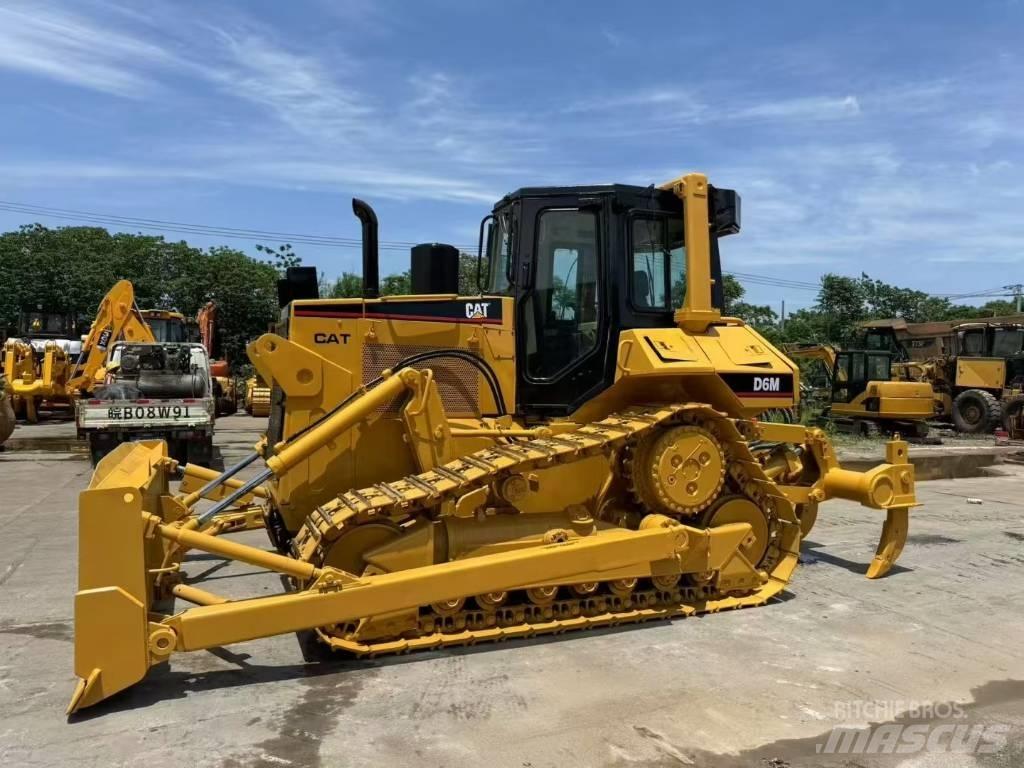 CAT D 6 M Верижни булдозери
