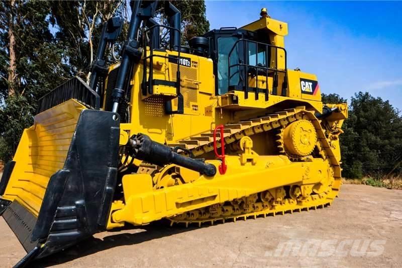 CAT D10T Верижни булдозери
