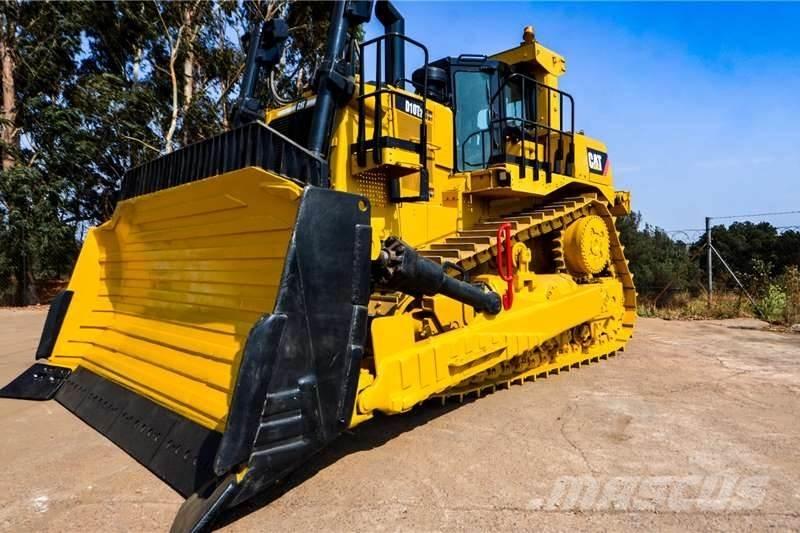 CAT D10T Верижни булдозери
