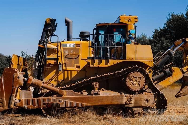 CAT D10T Верижни булдозери
