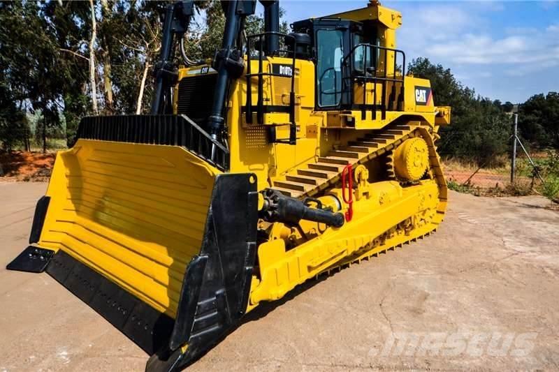 CAT D10T Верижни булдозери
