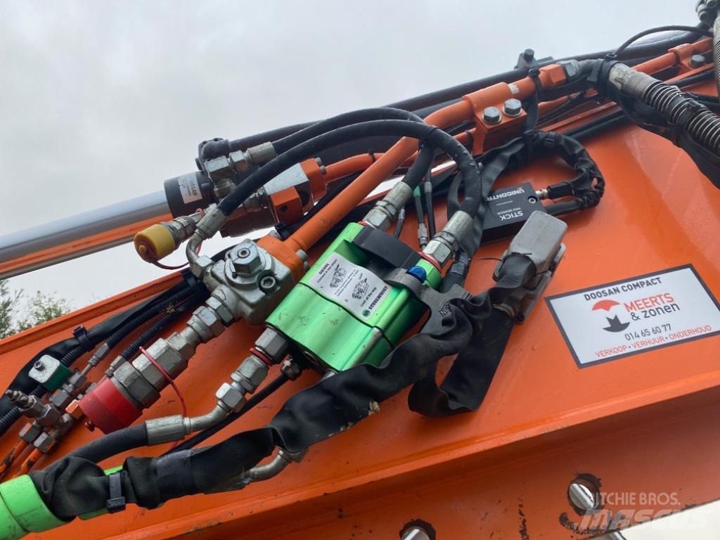 Doosan DX 140 W -5 Всъдеходни кранове