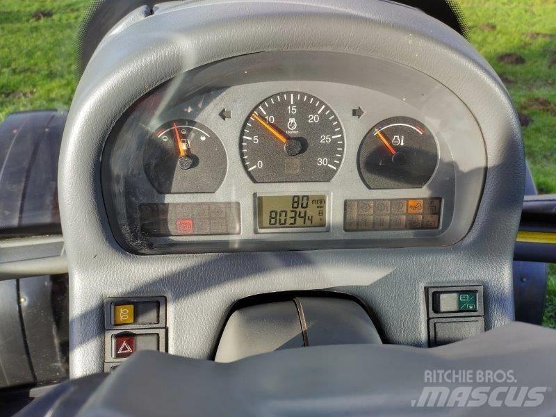 Valtra M 130 Трактори