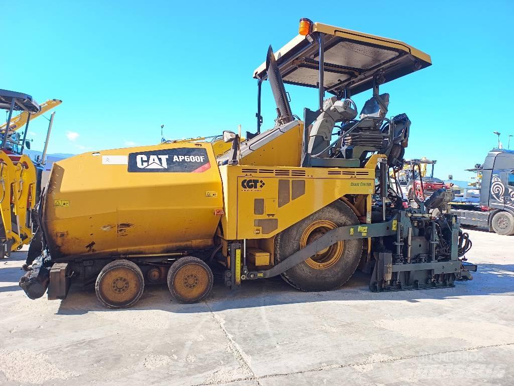 CAT AP 600F Машини за асфалт