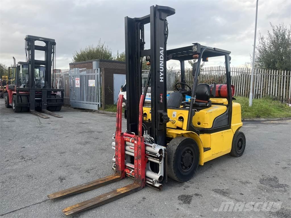 Hyundai 35L-7A Камиони с АГУ