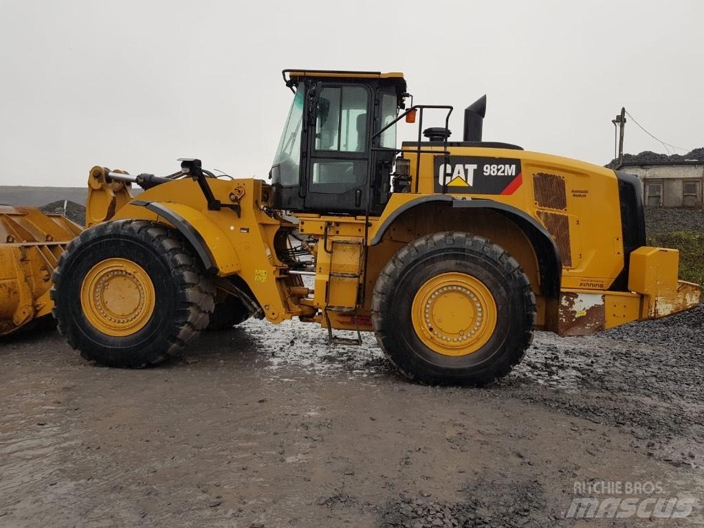 CAT 982m Колесни товарачи