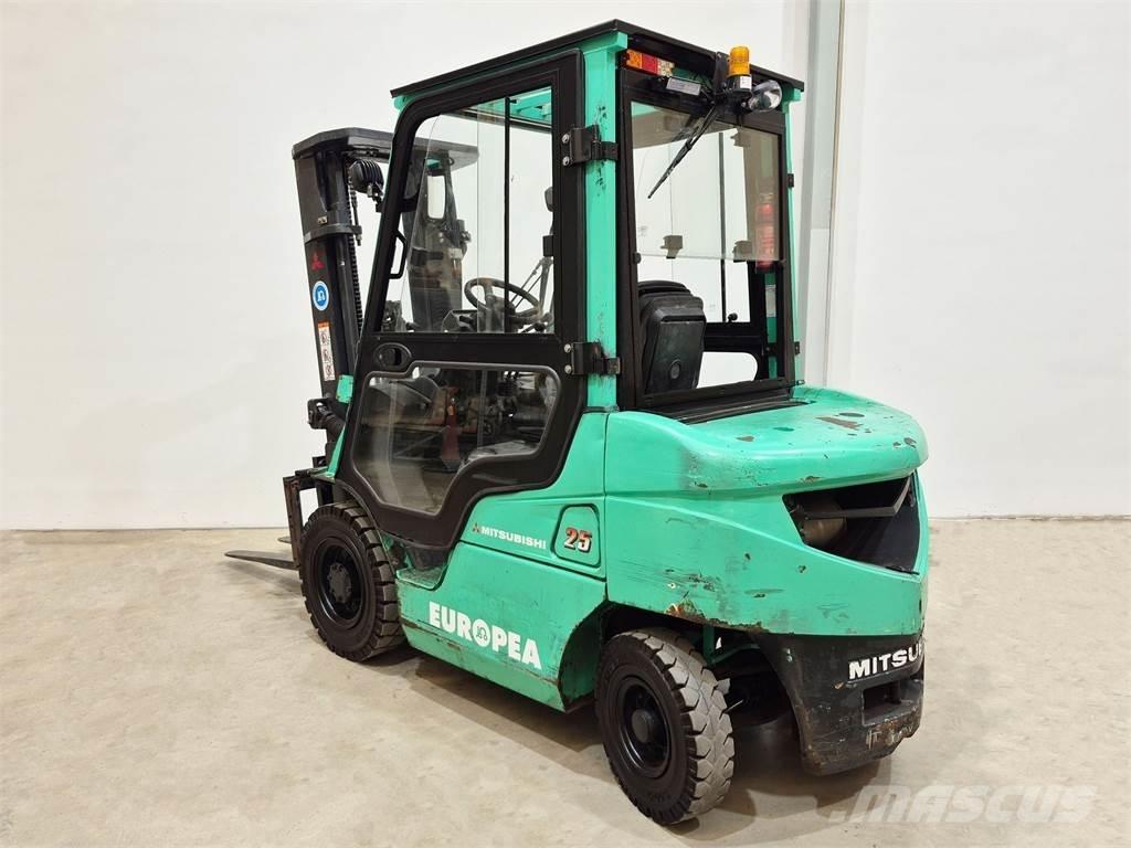 Mitsubishi FD25NT Дизелови камиони