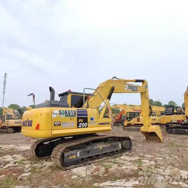 Komatsu PC200 Средни екскаватори 7т - 12т