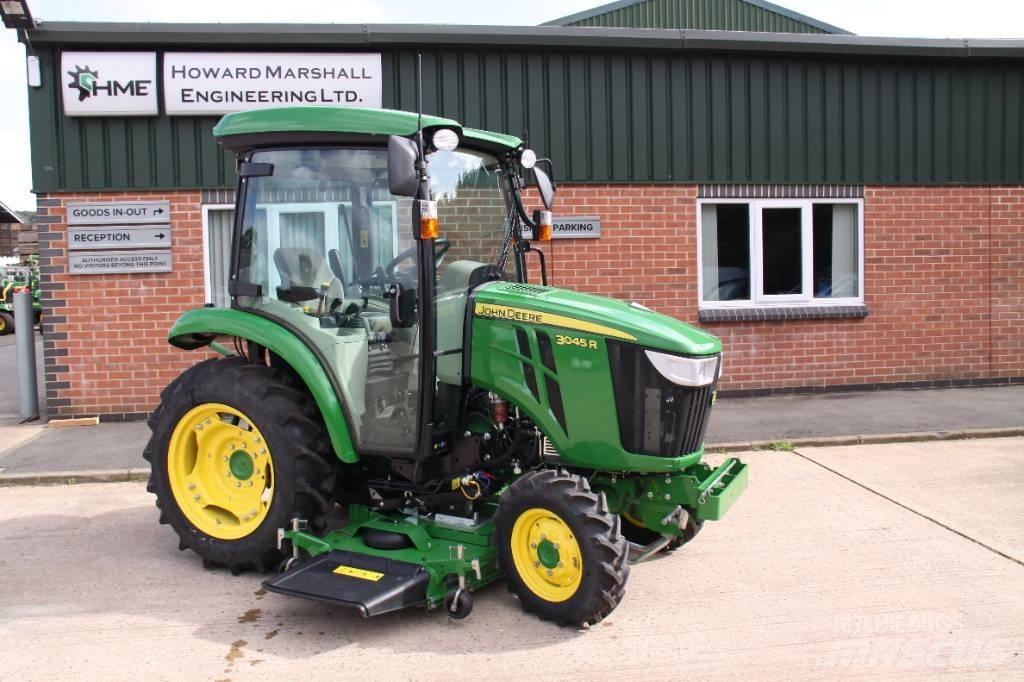John Deere 3045 R Трактори