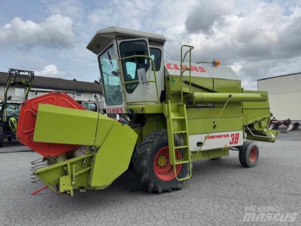 CLAAS Dominator 38 Комбайни