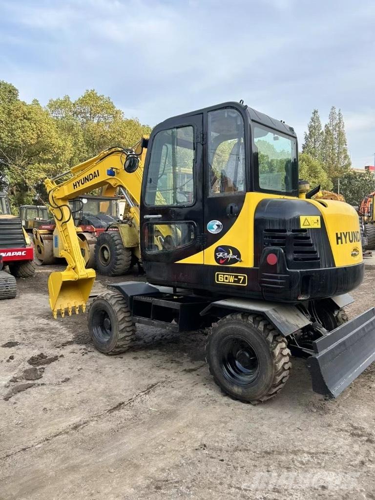 Hyundai 60 W-7 Колесни екскаватори