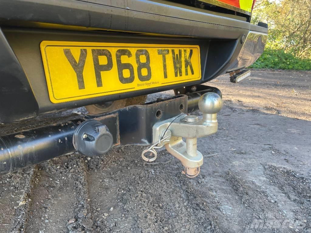 Nissan Navara Пикапи