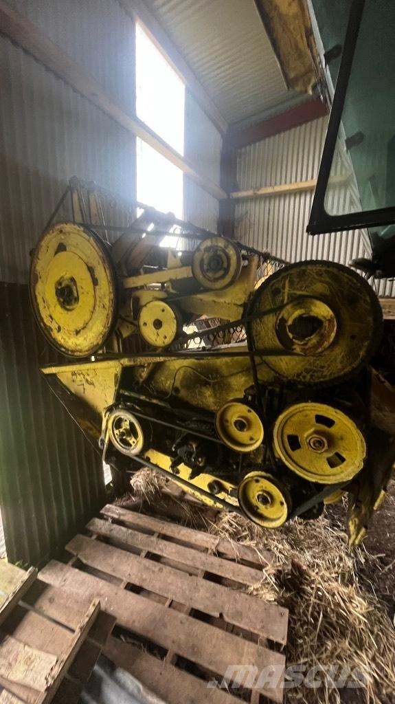 New Holland 8050 Комбайни