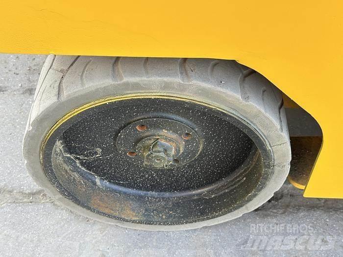 JCB S2032E Ножични работни платформи