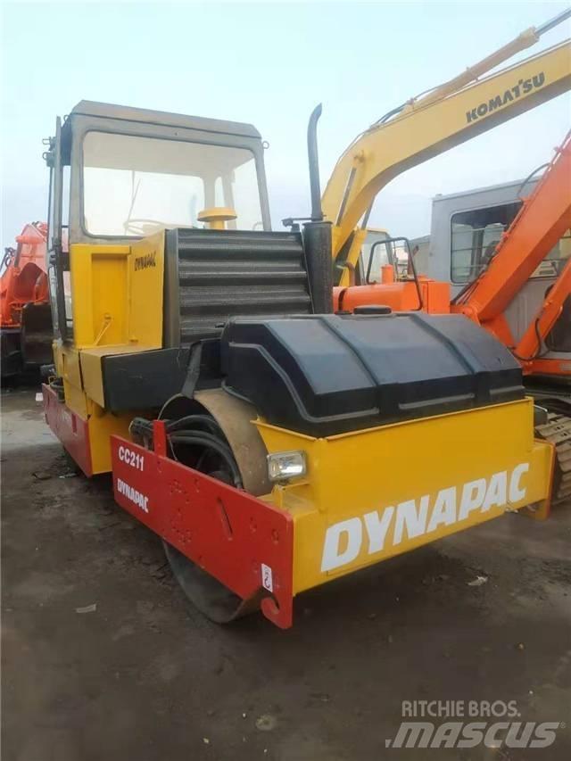 Dynapac CC211 Еднобарабанни ролки
