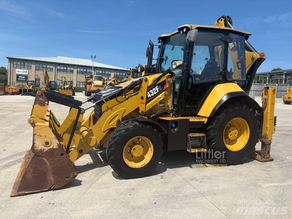 CAT 432 F2 Товарач със заден ексватор