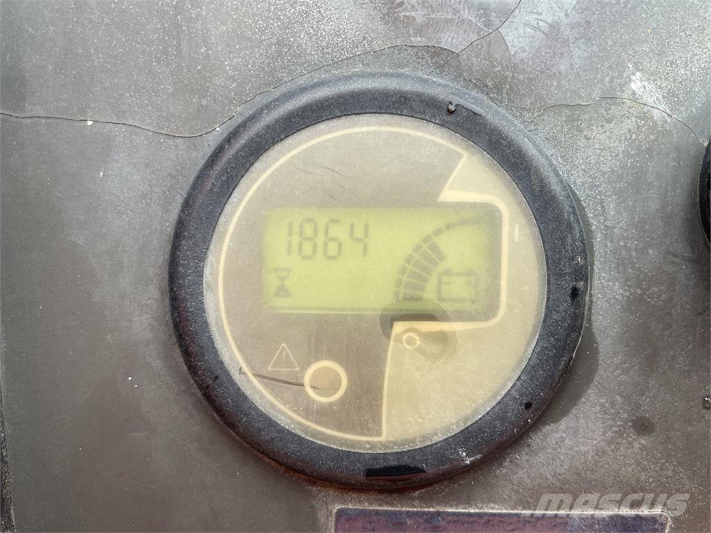 JLG 800AJ Съчленени стрелови подемници