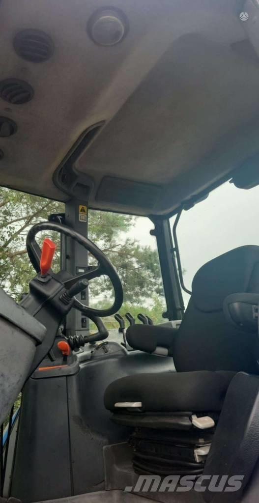 New Holland TM 150 Трактори