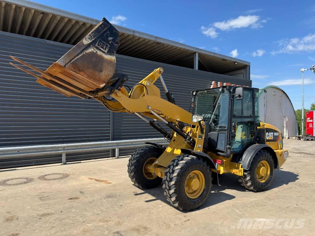 CAT 906M Колесни товарачи