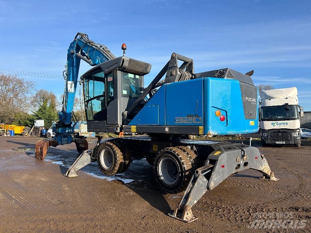 Fuchs MHL 320 T4F Оператори на отпадъци/индустрия
