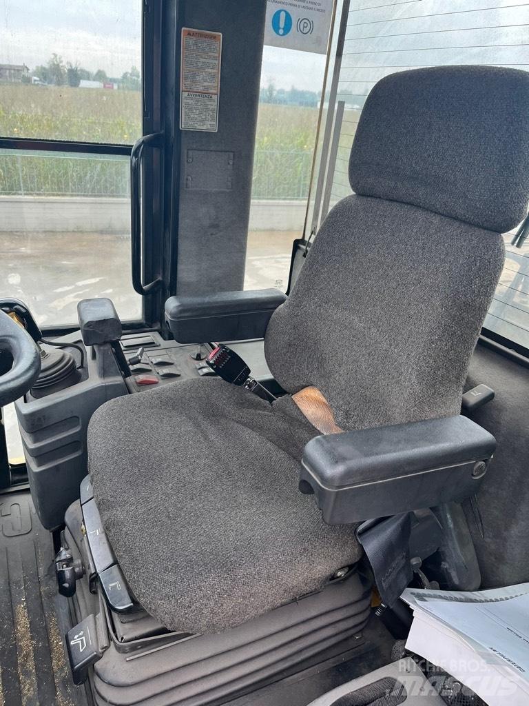 CAT 928 G Колесни товарачи