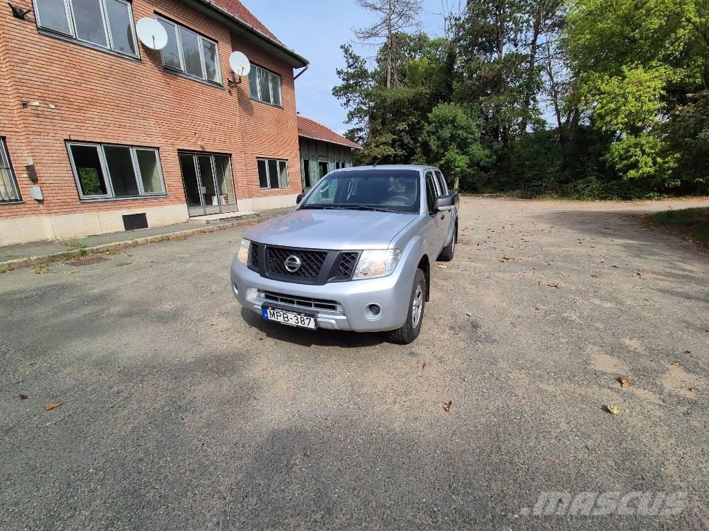 Nissan Navara Пикапи