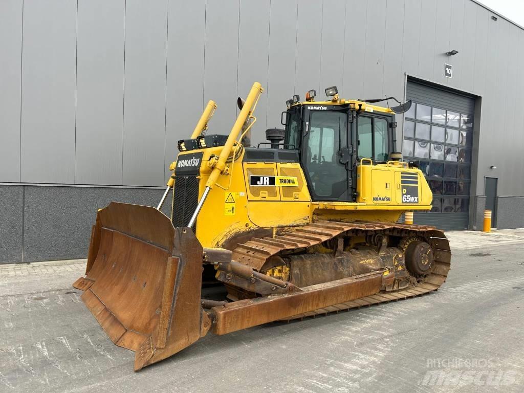 Komatsu D 65 WX-18 Верижни булдозери
