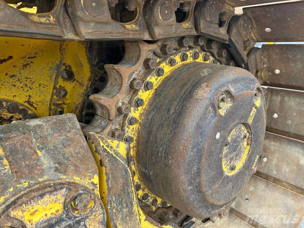 Komatsu D 65 WX-18 Верижни булдозери
