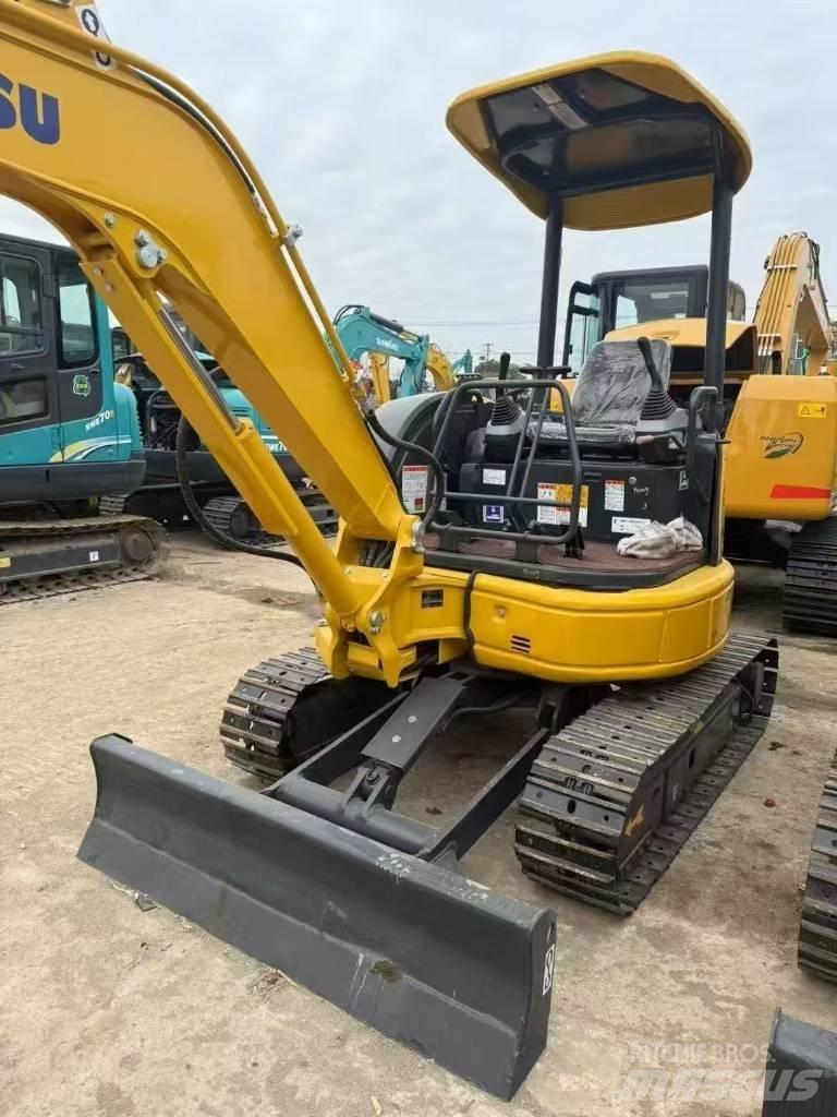 Komatsu 30 Верижен екскаватор