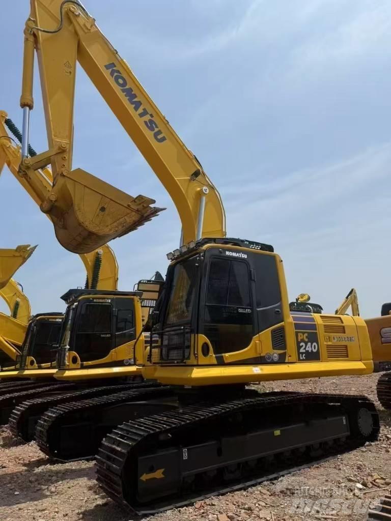 Komatsu 240LC-8 Верижен екскаватор
