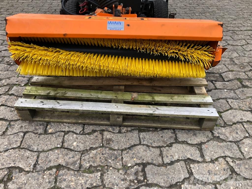 Iseki KL 110 Автоматични метачки с четки