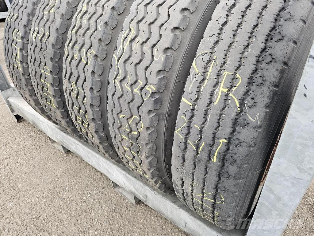 Uniroyal 9 R 22.5 Скелетни полуремаркета
