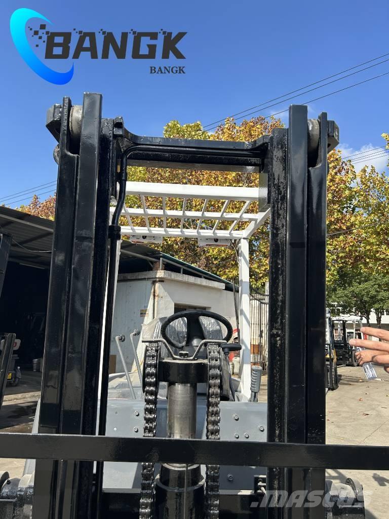 TCM FD30T3C Дизелови камиони