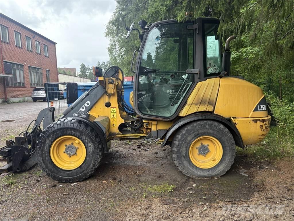 Volvo L 25 B Колесни товарачи