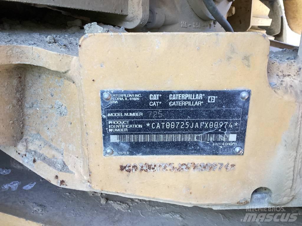 CAT 725 Дъмпери/моторни превозни средства
