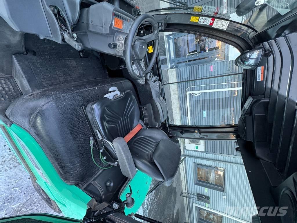 Mitsubishi FD25N3 Дизелови камиони