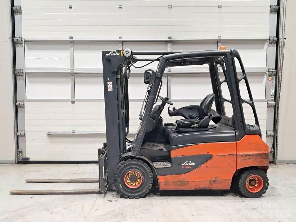 Linde E30-01 Електрически вилични кари-повдигачи
