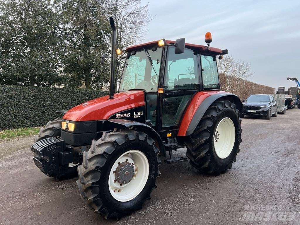 New Holland L 85 DT Трактори