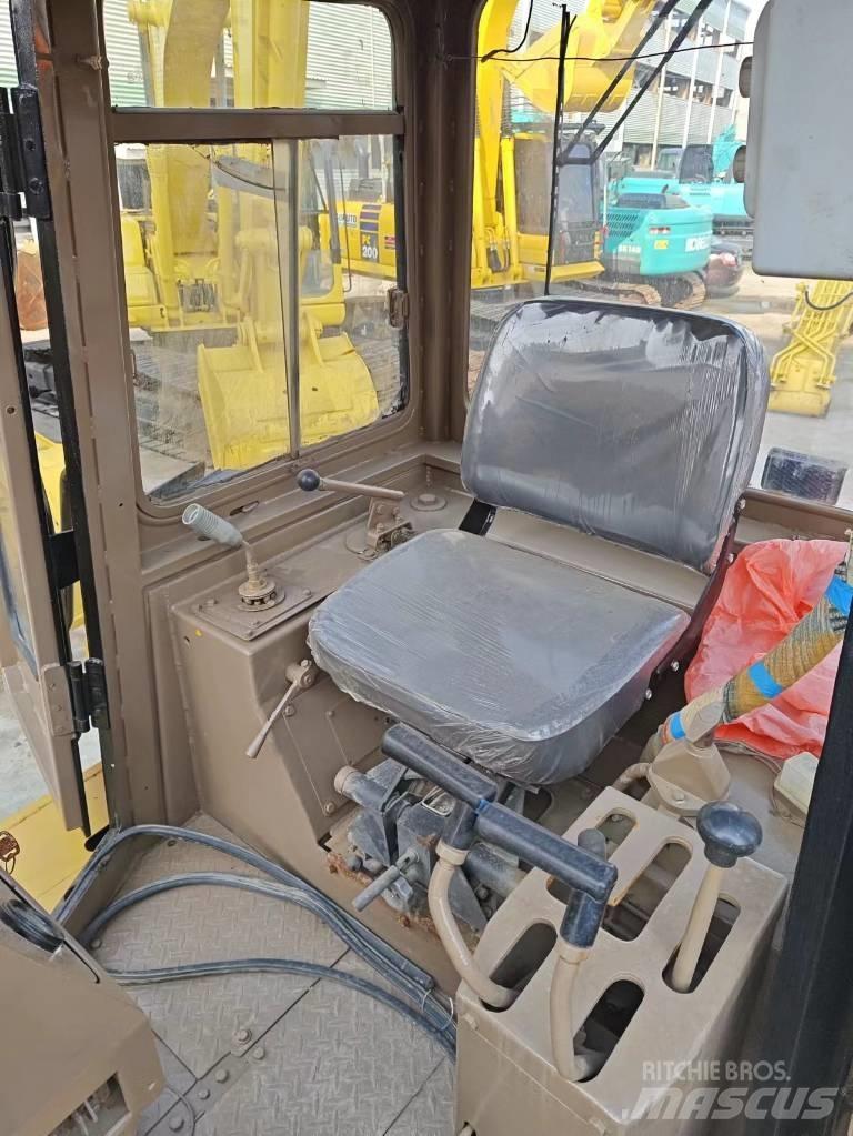 CAT D 6 G Верижни булдозери
