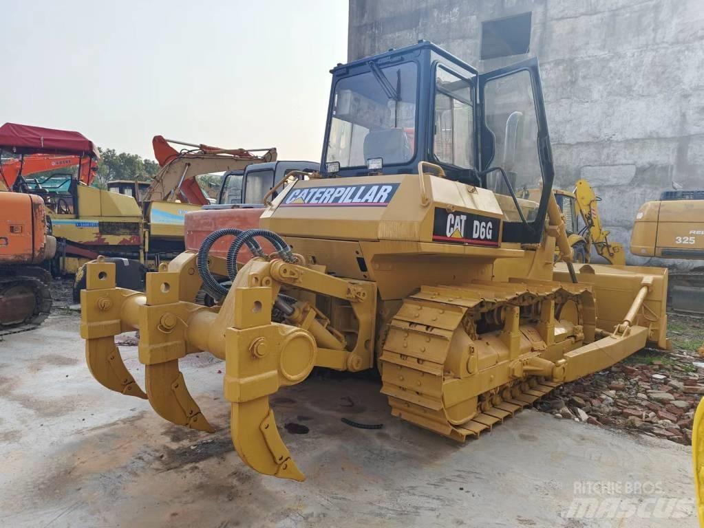 CAT D 6 G Верижни булдозери
