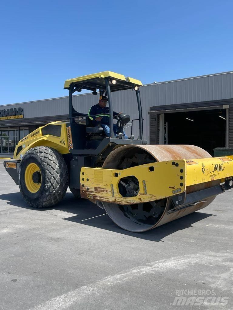 Bomag BW 211 DH-5 Еднобарабанни ролки
