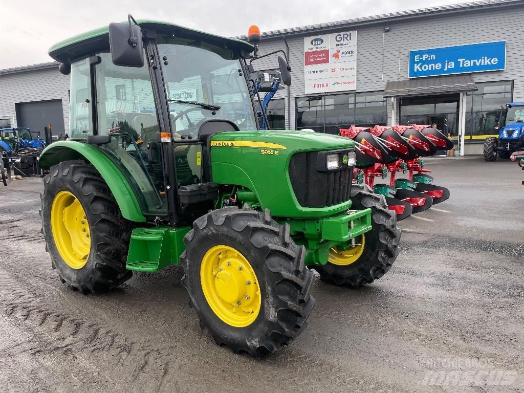 John Deere 5055 E Трактори