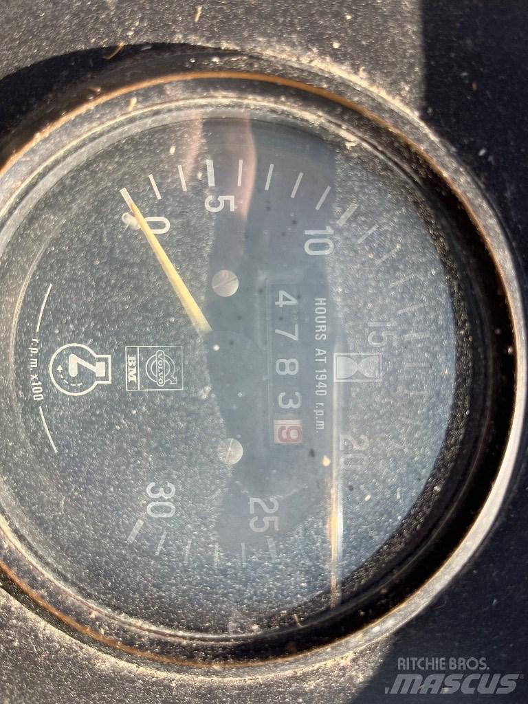 Volvo BM 2200 Трактори