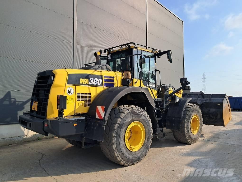 Komatsu WA380-8E0 Колесни товарачи