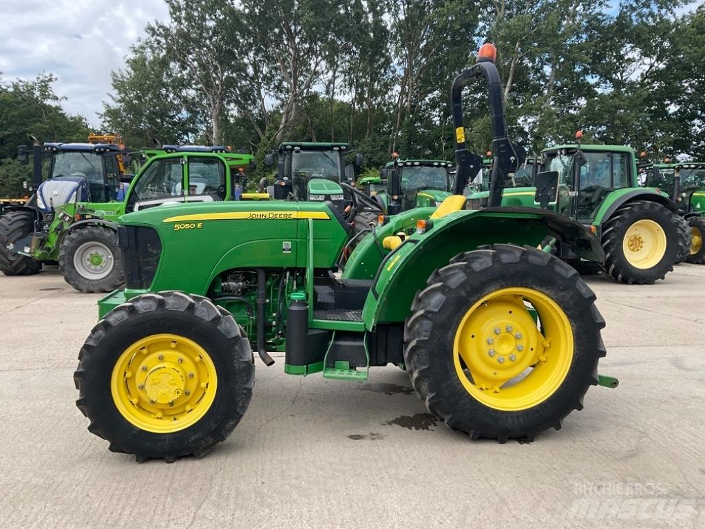 John Deere 5050E Трактори