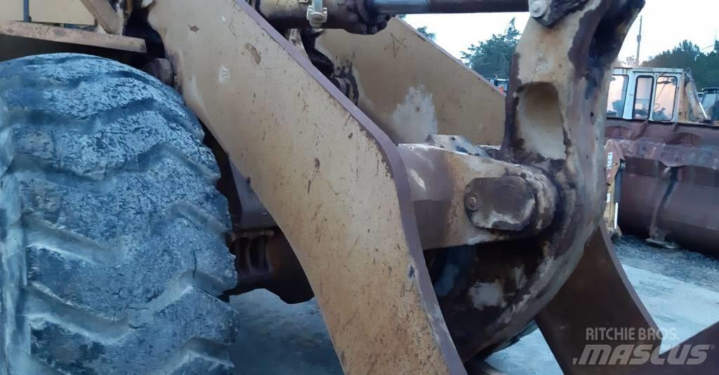 Komatsu WA500-1 Колесни товарачи
